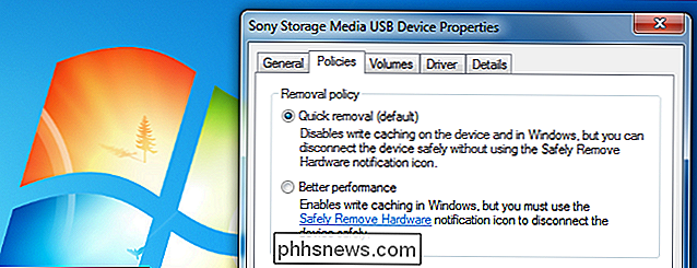 Har du verkligen hört att du måste använda ikonen Safely Remove Hardware innan du kopplar ur en USB-enhet. Men det finns också en bra chans att du har kopplat ur en USB-enhet utan att använda det här alternativet och allt fungerade bra.