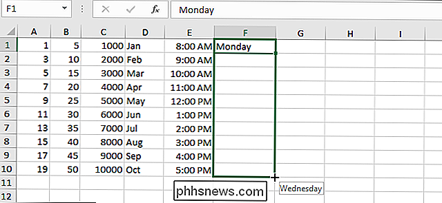 So füllen Sie sequenzielle Daten automatisch mit dem Füllpunkt in Excel