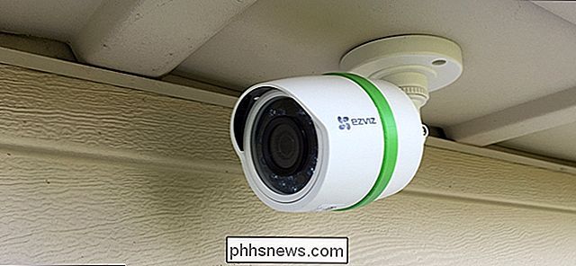 Een bedraad beveiligingscamerasysteem installeren