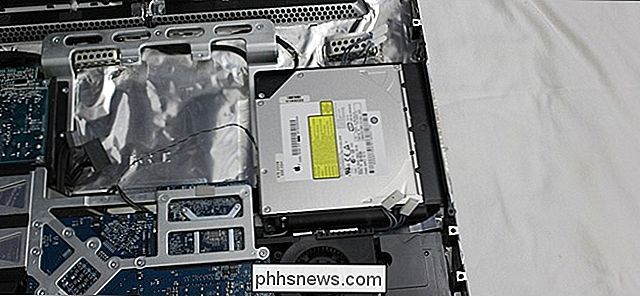 Come rimuovere l'unità ottica da un iMac precedente al 2007-2009
