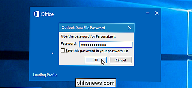 Så här anger du ett lösenord i din Outlook-datafil