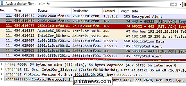 Wireshark, et nettverksanalyseværktyr som tidligere er kjent som Ethereal, fanger pakker i sanntid og viser dem i menneskelig lesbar format. Wireshark inneholder filtre, fargekoding og andre funksjoner som lar deg grave dypt inn i nettverkstrafikk og inspisere individuelle pakker.