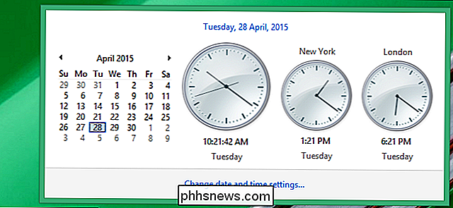Slik viser du flere tidssoner på systemmagasinet i Windows 8.1